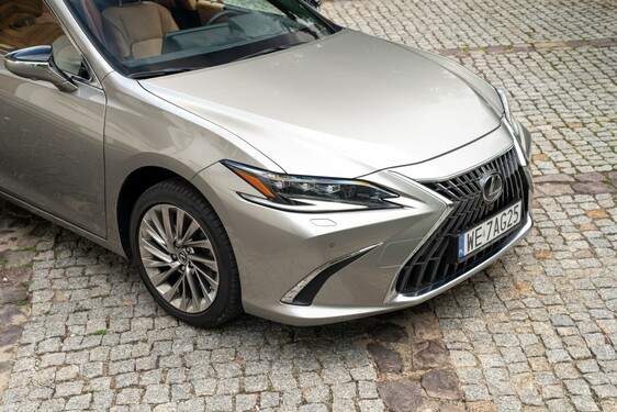Lexus ES 2023
