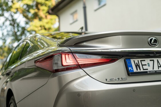 Lexus ES 2023