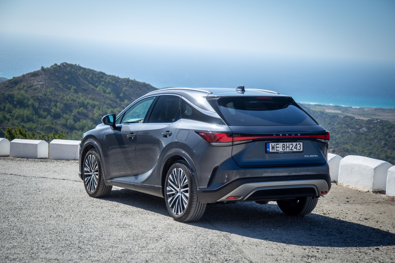 LEXUS NAJBARDZIEJ NIEZAWODNĄ MARKĄ WEDŁUG CONSUMER REPORTS