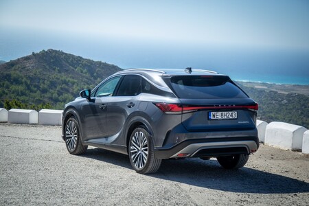 LEXUS NAJBARDZIEJ NIEZAWODNĄ MARKĄ WEDŁUG CONSUMER REPORTS