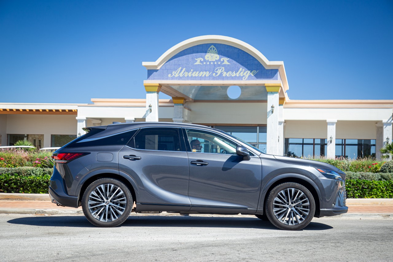 SPRZEDAŻ AUT LEXUSA W 2023 ROKU W EUROPIE WZROSŁA O 46 PROCENT. NX BESTSELLEREM