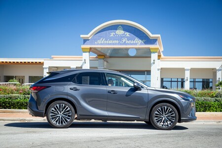 SPRZEDAŻ AUT LEXUSA W 2023 ROKU W EUROPIE WZROSŁA O 46 PROCENT. NX BESTSELLEREM