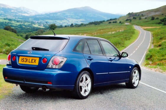 Lexus IS 25 lat