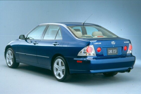 Lexus IS 25 lat