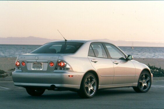 Lexus IS 25 lat