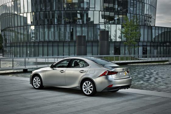 Lexus IS 25 lat