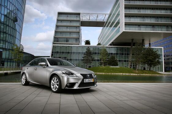 Lexus IS 25 lat