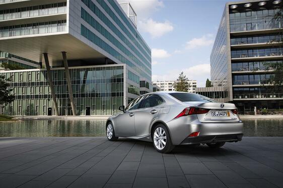 Lexus IS 25 lat