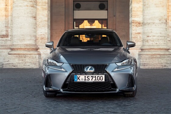 Lexus IS 25 lat