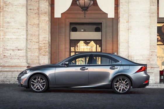 Lexus IS 25 lat