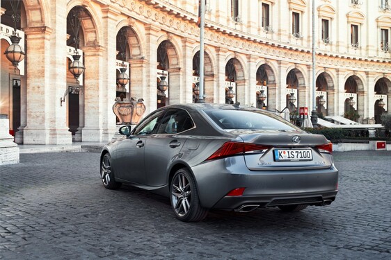 Lexus IS 25 lat