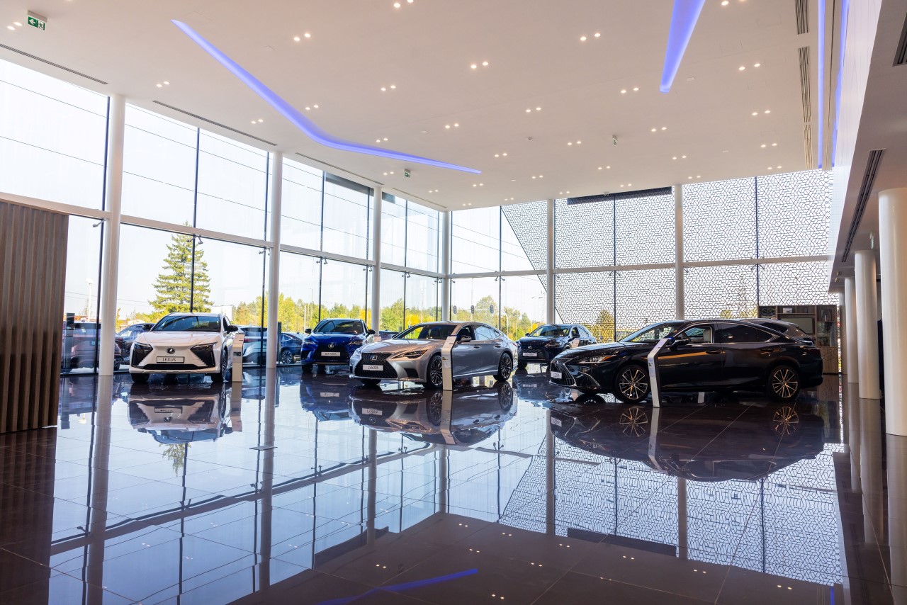 LEXUS NAJLEPIEJ OCENIANĄ MARKĄ MOTORYZACYJNĄ. PIERWSZE MIEJSCE W BADANIU REPUTACJI ONLINE FIRMY WIDEWAIL