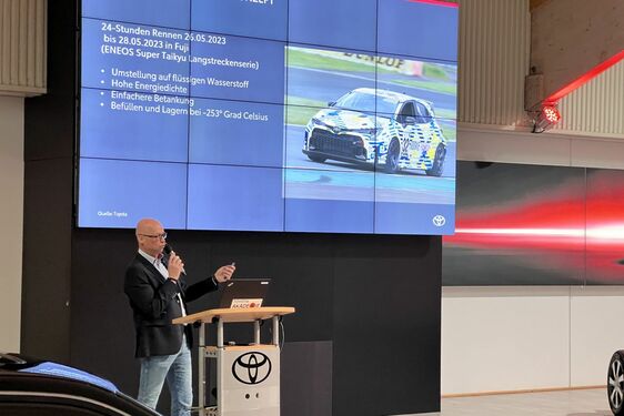 Wyjątkowa wystawa Lexusa. 35 lat silników V8 tej marki