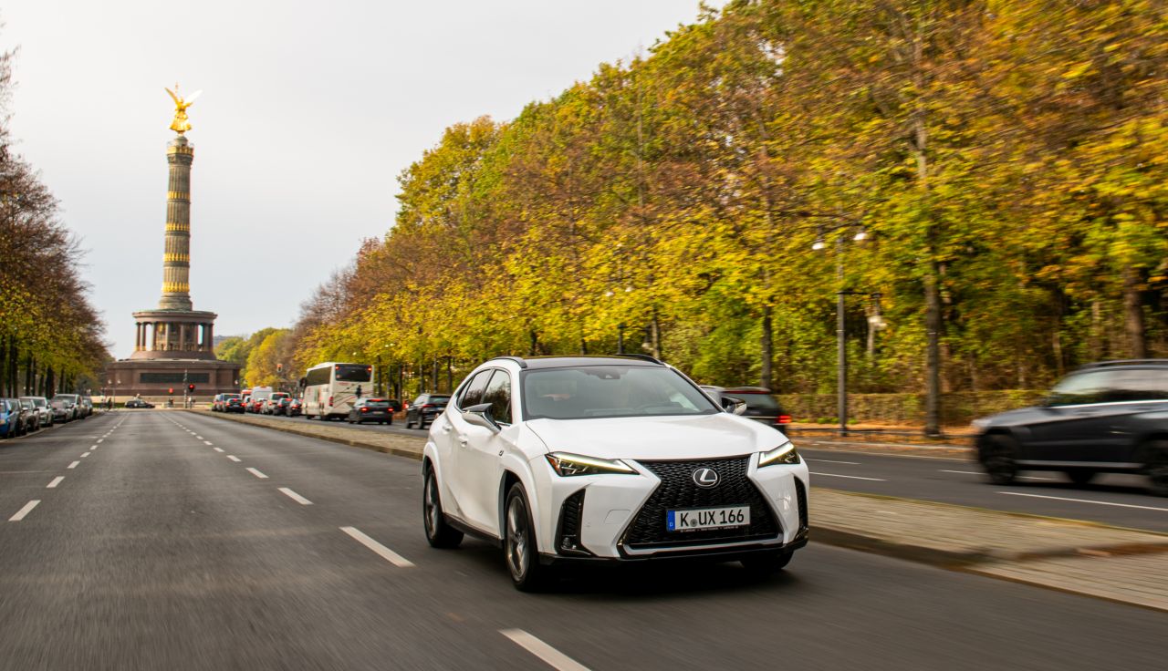 DYNAMICZNY ROZWÓJ PROGRAMU LEXUS SELECT. W 2024 ROKU 60 PROCENT KLIENTÓW WYBIERA HYBRYDY