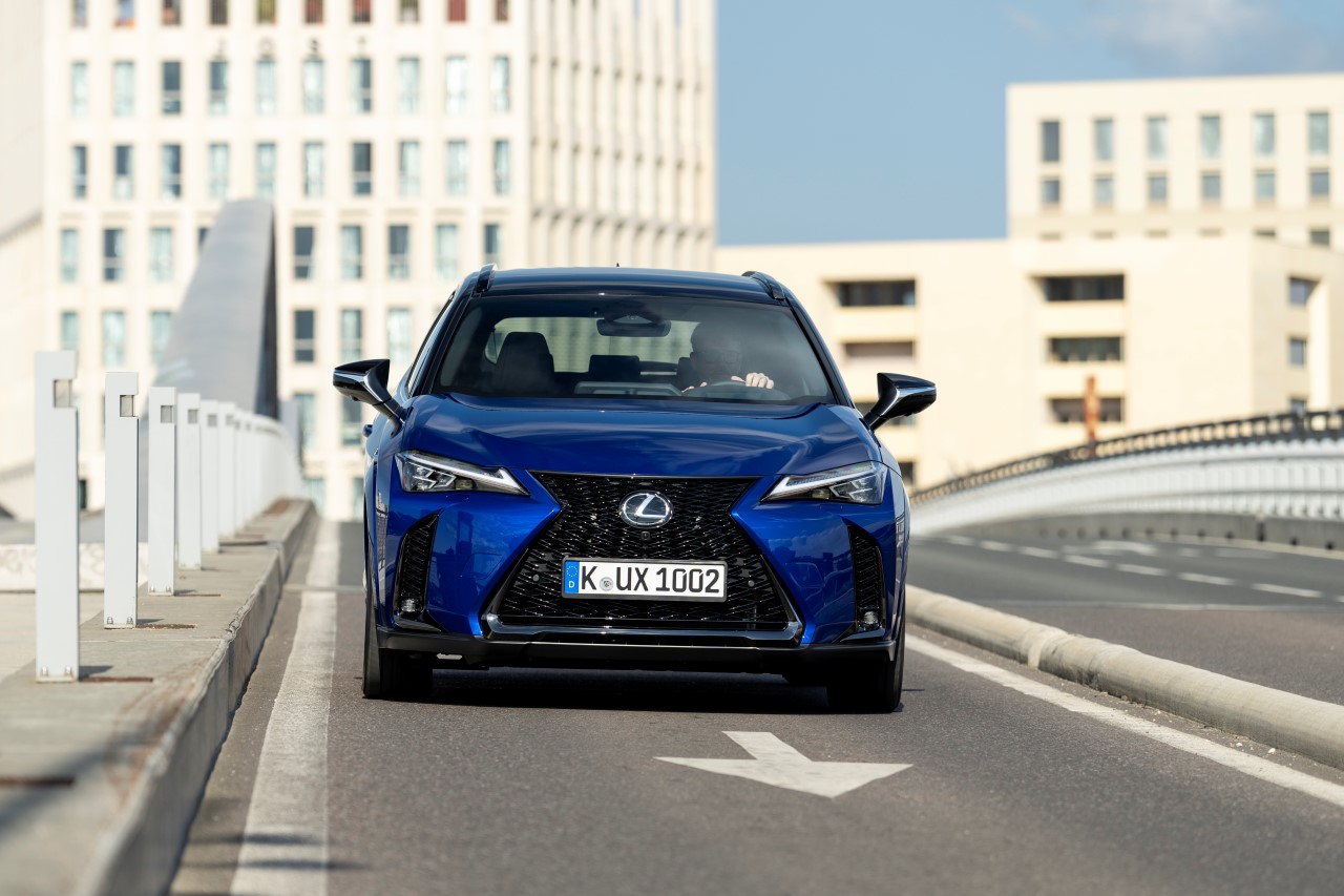 NOWY LEXUS UX 300h 2024