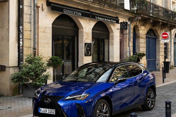 Lexus UX 2024