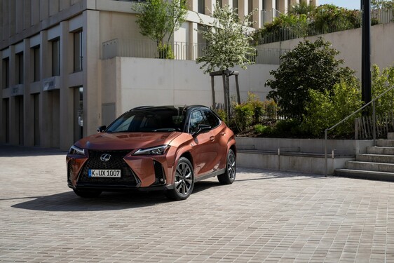 Lexus UX 2024
