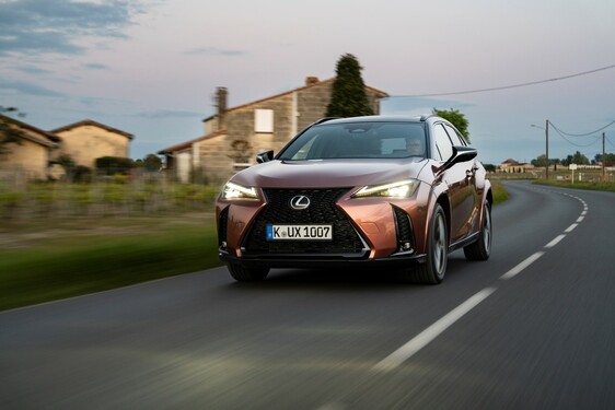 Lexus UX 2024