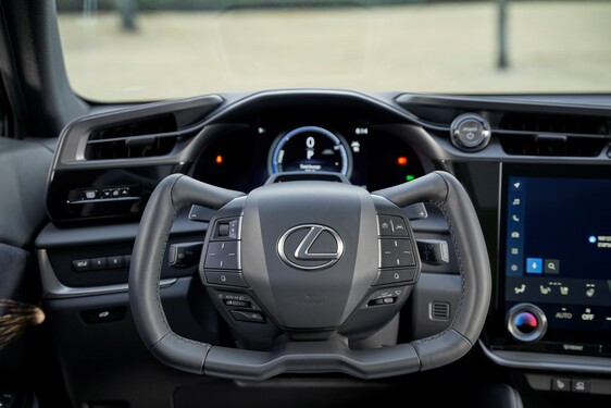 Lexus RZ 2023