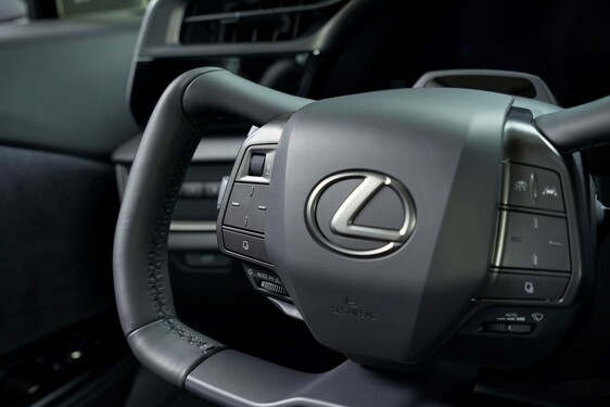 Lexus RZ 2023