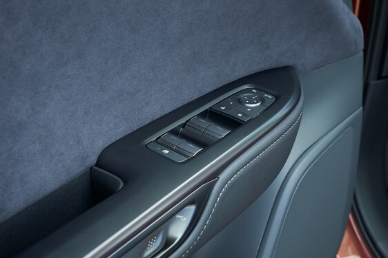 Lexus RZ 2023