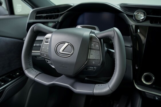 Lexus RZ 2023