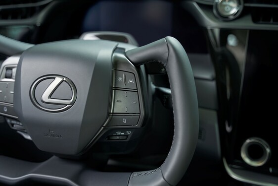 Lexus RZ 2023