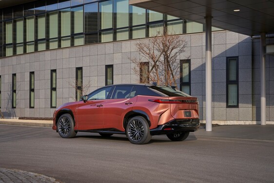 Lexus RZ 2023