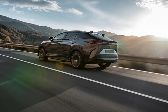 Lexus RZ 2023