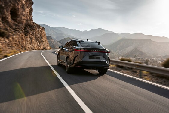Lexus RZ 2023