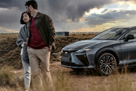 Lexus RZ 2023