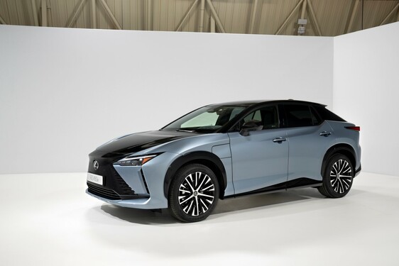 Lexus RZ 2023