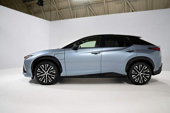 Lexus RZ 2023