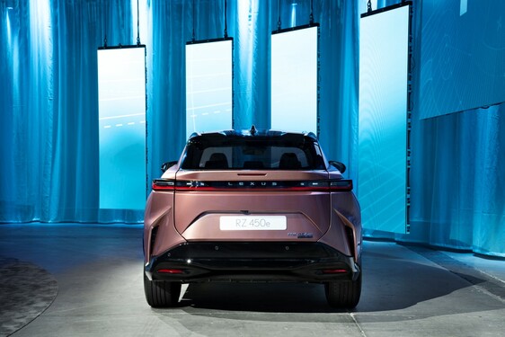 Lexus RZ 2023