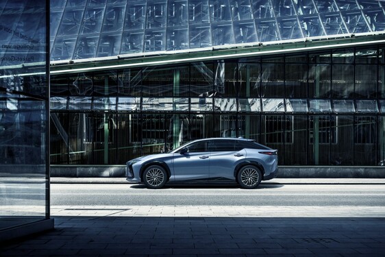 Lexus RZ 2023