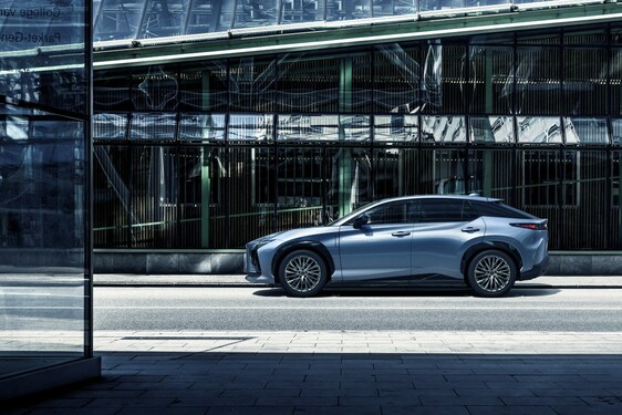 Lexus RZ 2023