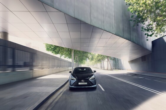 Lexus RZ 2023