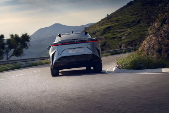 Lexus RZ 2023