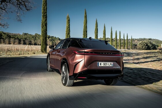 Lexus RZ 2023