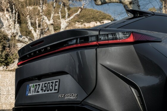 Lexus RZ 2023