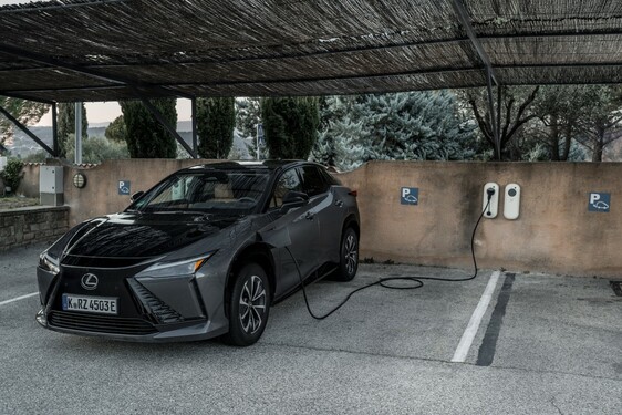 Lexus RZ 2023