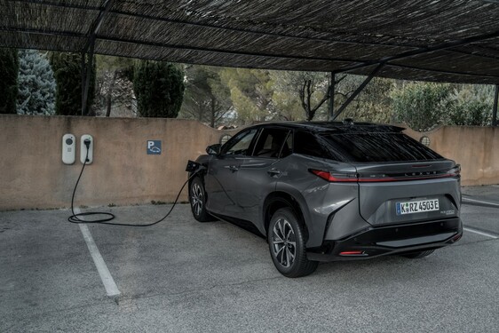 Lexus RZ 2023