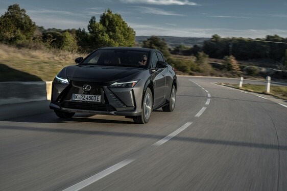 Lexus RZ 2023
