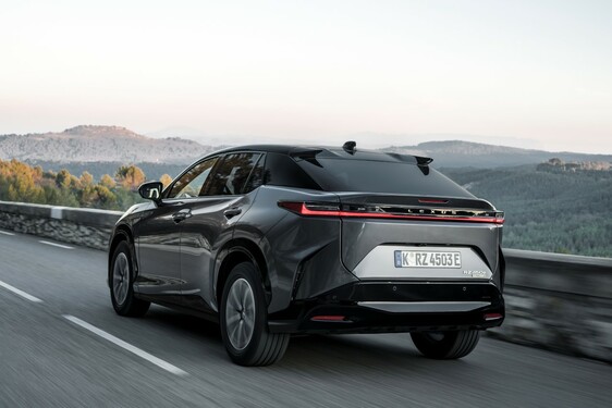 Lexus RZ 2023