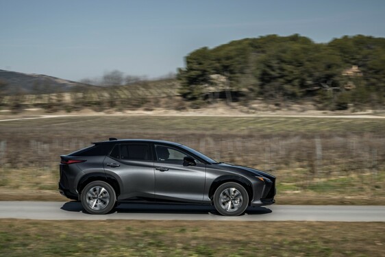Lexus RZ 2023