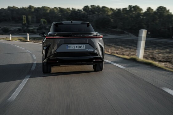 Lexus RZ 2023