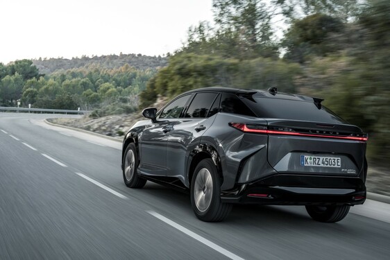 Lexus RZ 2023