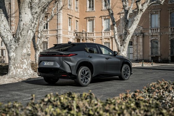 Lexus RZ 2023