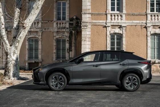 Lexus RZ 2023