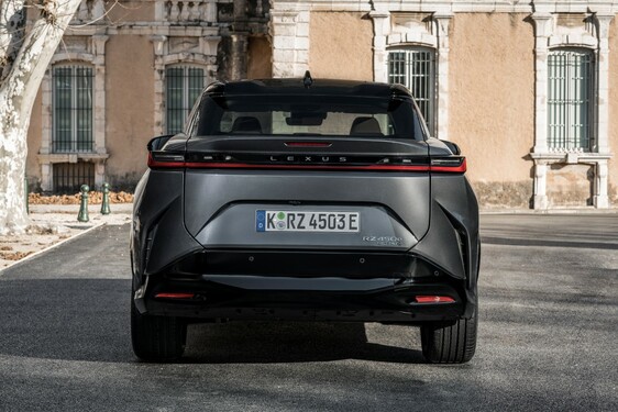 Lexus RZ 2023